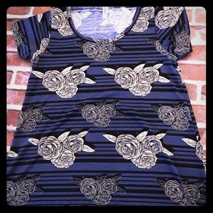 LuLaRoe Tops - Lularoe Classic tee, medium LuLaRoe Tops - Lularoe Classic tee, medium
